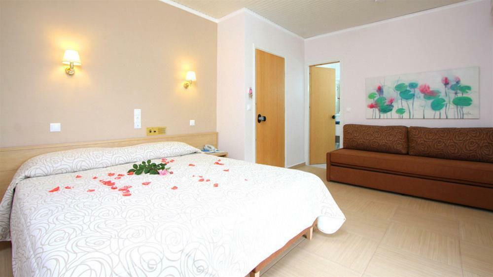 G George Aparthotel Нидри Екстериор снимка