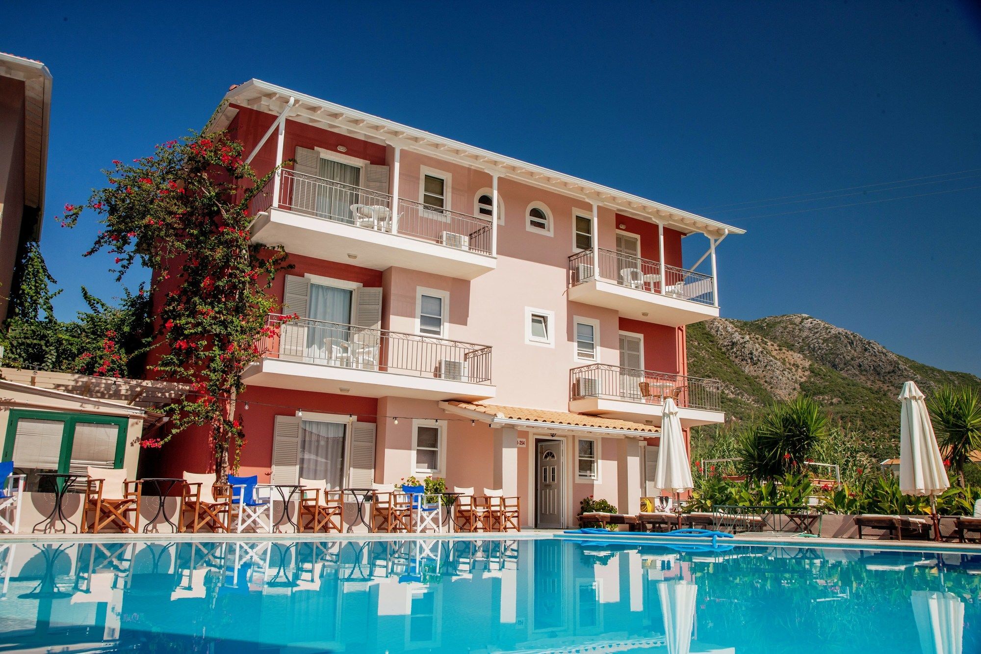G George Aparthotel Нидри Екстериор снимка