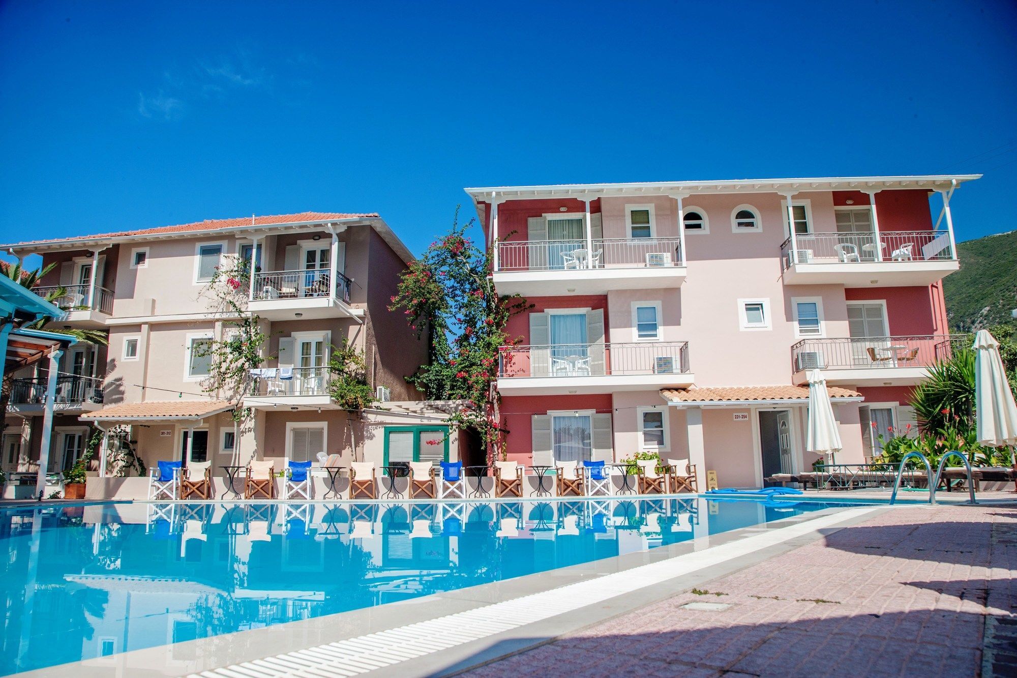 G George Aparthotel Нидри Екстериор снимка